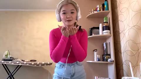 Kate online show from 09/23/25, 06:05