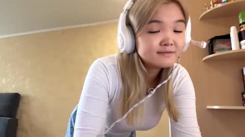 Kate online show from 09/25/25, 05:11