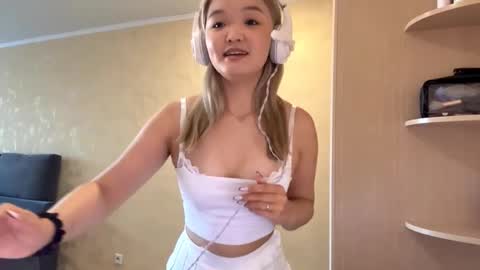 Kate online show from 09/30/25, 05:34