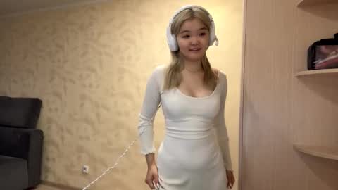 Kate online show from 10/05/25, 05:06