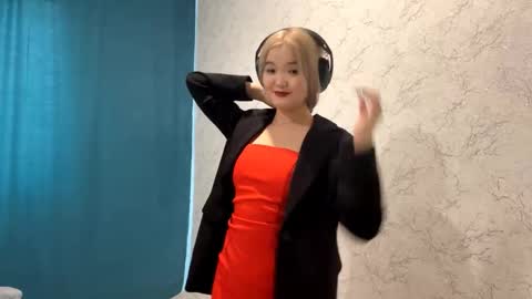 Kate online show from 10/27/25, 05:22