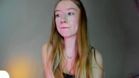 Snapshot of minidiva_ chatting on 04/20/26, 06:20 Amelia online show from 04/20/26, 06:20