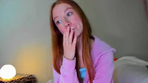 Snapshot of minidiva_ chatting on 06/21/26, 10:12 Amelia online show from 06/21/26, 10:12
