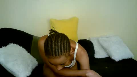 Snapshot of minieme001 chatting on 03/02/26, 04:36 minieme001 online show from 03/02/26, 04:36