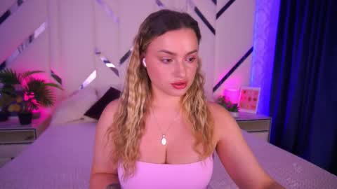 Snapshot of minifox_ chatting on 11/02/25, 08:28 minifox_ online show from 11/02/25, 08:28