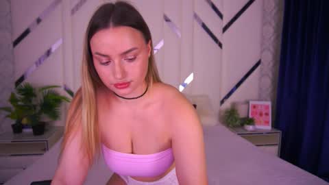 Snapshot of minifox_ chatting on 11/08/25, 08:36 minifox_ online show from 11/08/25, 08:36