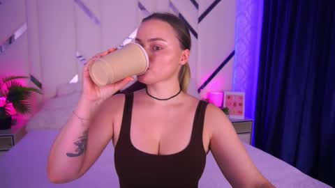 Snapshot of minifox_ chatting on 11/11/25, 08:03 minifox_ online show from 11/11/25, 08:03