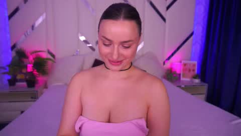 Snapshot of minifox_ chatting on 11/15/25, 08:33 minifox_ online show from 11/15/25, 08:33