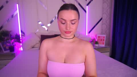 Snapshot of minifox_ chatting on 11/22/25, 08:35 minifox_ online show from 11/22/25, 08:35