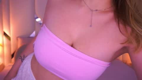 Snapshot of minifox_ chatting on 02/26/26, 04:06 minifox_ online show from 02/26/26, 04:06