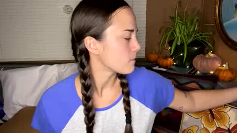 Snapshot of minimaggie chatting on 10/18/25, 01:08 minimaggie online show from 10/18/25, 01:08