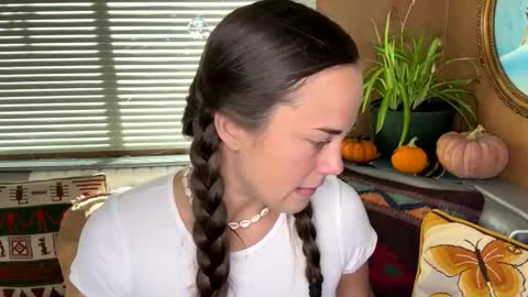 Snapshot of minimaggie chatting on 10/21/25, 05:46 minimaggie online show from 10/21/25, 05:46