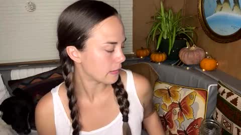 Snapshot of minimaggie chatting on 11/09/25, 12:20 minimaggie online show from 11/09/25, 12:20