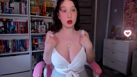 Snapshot of minionkaaa chatting on 10/11/25, 05:17 Ariana online show from 10/11/25, 05:17