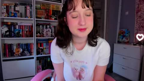 Snapshot of minionkaaa chatting on 11/11/25, 04:45 Ariana online show from 11/11/25, 04:45