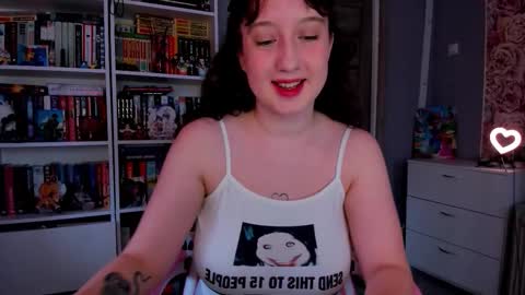 Snapshot of minionkaaa chatting on 11/22/25, 06:34 Ariana online show from 11/22/25, 06:34