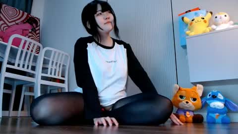 Minji online show from 04/18/26, 12:53