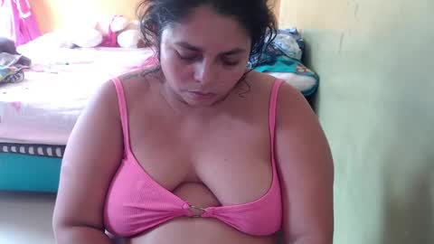 Snapshot of minnie_bbw69 chatting on 05/09/26, 08:25 Andrea online show from 05/09/26, 08:25