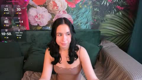 Snapshot of minniiemile chatting on 12/21/25, 08:16 Minnie online show from 12/21/25, 08:16