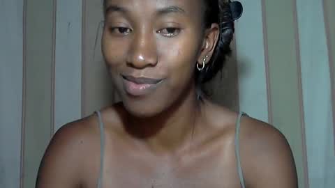 minouch211907 online show from 02/26/25, 08:44