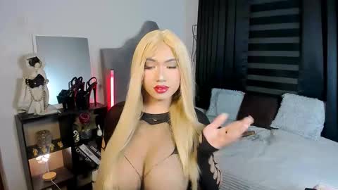 Snapshot of minty_hill chatting on 02/15/26, 06:37 MARIANE online show from 02/15/26, 06:37