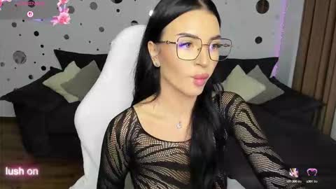 Snapshot of mira_fantasy chatting on 09/15/25, 04:23 mira_fantasy online show from 09/15/25, 04:23