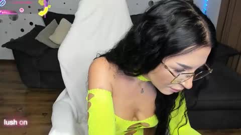 Snapshot of mira_fantasy chatting on 10/07/25, 04:42 mira_fantasy online show from 10/07/25, 04:42