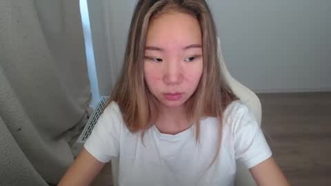 mira_g online show from 10/13/25, 06:02