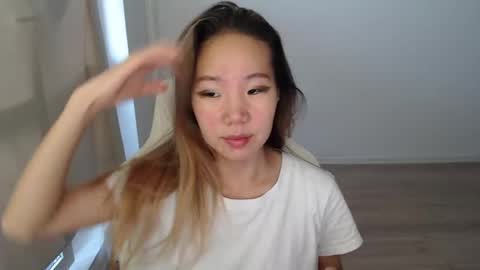 mira_g online show from 11/10/25, 12:04