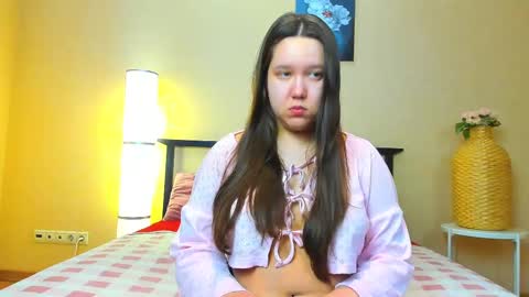 Snapshot of mira_karter chatting on 03/11/25, 01:48 Mira online show from 03/11/25, 01:48