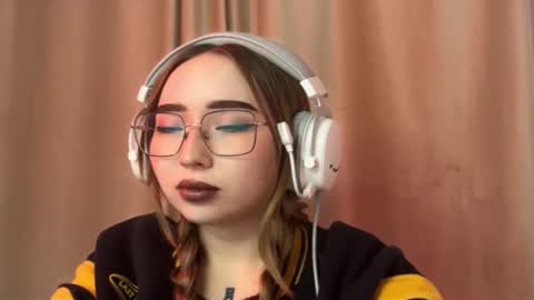 mira_light_ online show from 10/02/25, 03:08