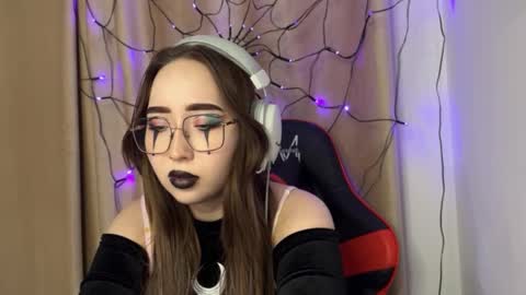 mira_light_ online show from 10/28/25, 03:25