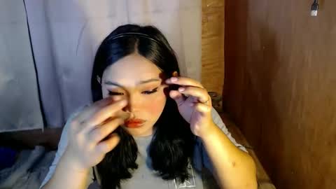 Snapshot of mira_luna222 chatting on 11/29/25, 01:19 Mira Bella online show from 11/29/25, 01:19