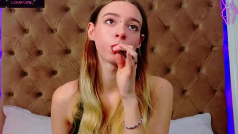 mira_lynxx online show from 12/05/25, 05:16