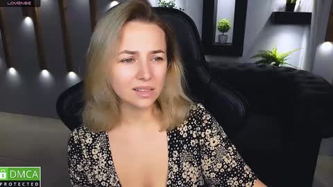 Snapshot of mira_mermayd chatting on 12/04/24, 08:12 Mira online show from 12/04/24, 08:12