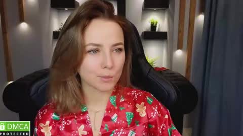 Snapshot of mira_mermayd chatting on 12/21/24, 01:26 Mira online show from 12/21/24, 01:26