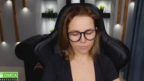 Snapshot of mira_mermayd chatting on 12/21/24, 07:35 Mira online show from 12/21/24, 07:35