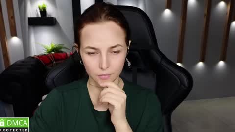 Snapshot of mira_mermayd chatting on 12/22/24, 04:17 Mira online show from 12/22/24, 04:17