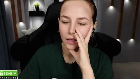 Snapshot of mira_mermayd chatting on 12/22/24, 07:22 Mira online show from 12/22/24, 07:22