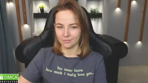 Snapshot of mira_mermayd chatting on 12/25/24, 11:22 Mira online show from 12/25/24, 11:22