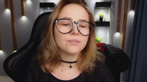 Snapshot of mira_mermayd chatting on 01/08/25, 08:16 Mira online show from 01/08/25, 08:16