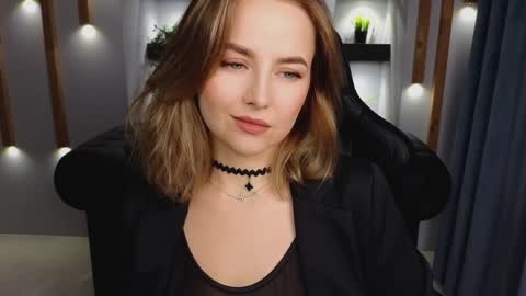 Snapshot of mira_mermayd chatting on 01/08/25, 11:21 Mira online show from 01/08/25, 11:21