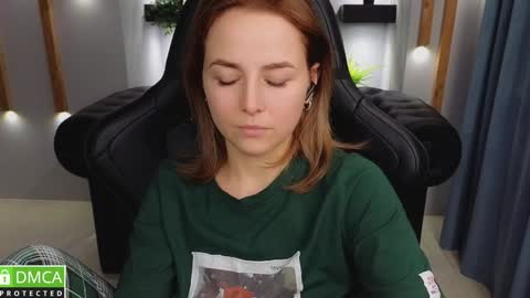 Snapshot of mira_mermayd chatting on 01/12/25, 07:32 Mira online show from 01/12/25, 07:32