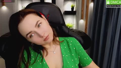 Snapshot of mira_mermayd chatting on 01/29/25, 01:27 Mira online show from 01/29/25, 01:27