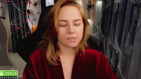 Snapshot of mira_mermayd chatting on 10/30/25, 08:16 Mira online show from 10/30/25, 08:16