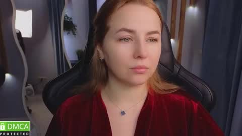 Snapshot of mira_mermayd chatting on 11/27/25, 08:27 Mira online show from 11/27/25, 08:27