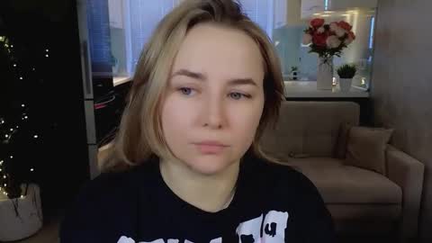 Snapshot of mira_mermayd chatting on 03/15/26, 01:22 Mira online show from 03/15/26, 01:22