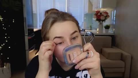 Snapshot of mira_mermayd chatting on 03/20/26, 01:21 Mira online show from 03/20/26, 01:21