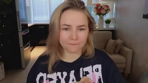 Snapshot of mira_mermayd chatting on 03/22/26, 01:31 Mira online show from 03/22/26, 01:31