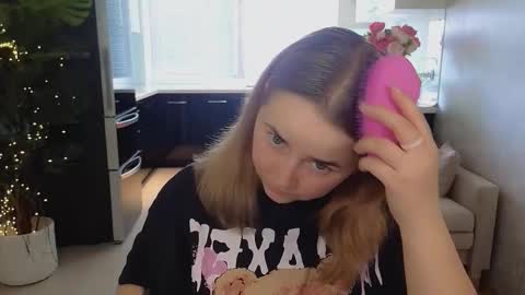 Snapshot of mira_mermayd chatting on 03/23/26, 08:18 Mira online show from 03/23/26, 08:18